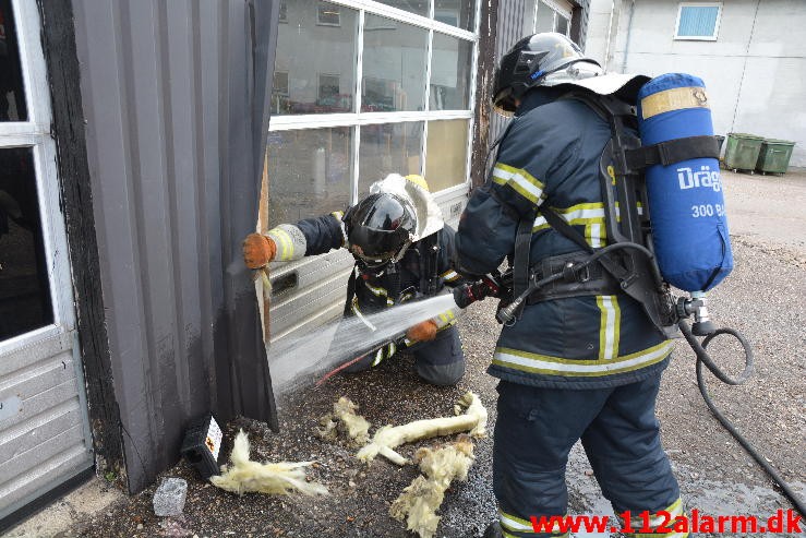 Brand i industri. Frederikshøjvej i Vejle. 07/08-2015. Kl. 10:10.