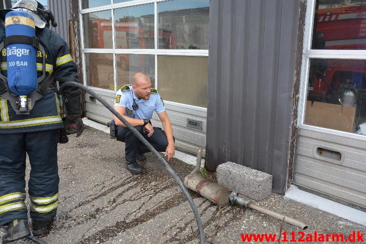 Brand i industri. Frederikshøjvej i Vejle. 07/08-2015. Kl. 10:10.