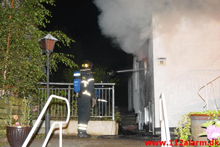 Brand i Villa. Højen Kirkevej i Højen. 07/08-2015. Kl. 2:54.