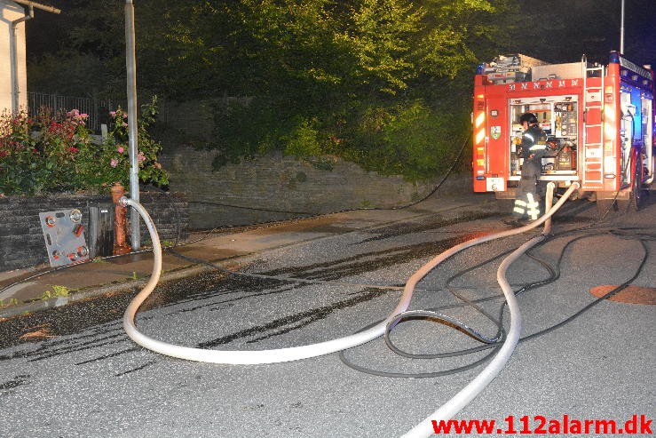 Brand i Villa. Højen Kirkevej i Højen. 07/08-2015. Kl. 2:54.