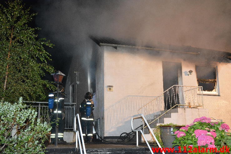 Brand i Villa. Højen Kirkevej i Højen. 07/08-2015. Kl. 2:54.