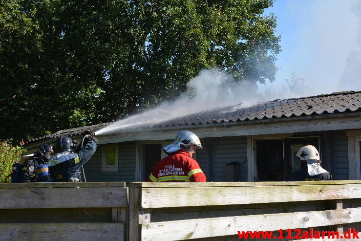 Brand i Sommerhus. Høllvej  Høll. 09/08-2015. kl. 15:44.