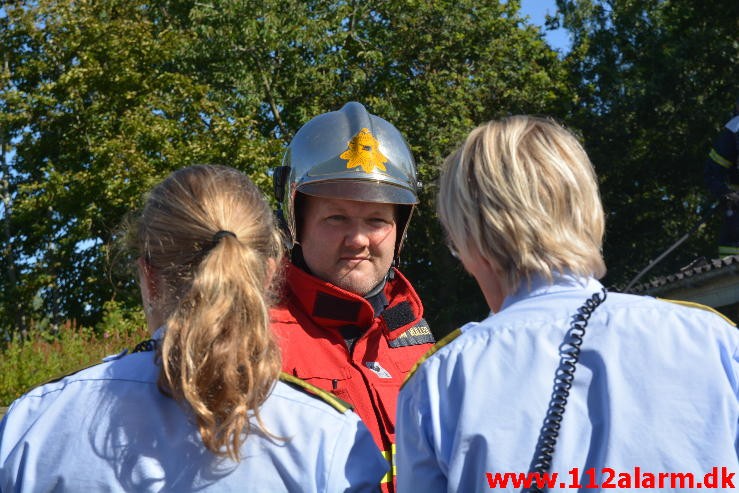 Brand i Sommerhus. Høllvej  Høll. 09/08-2015. kl. 15:44.