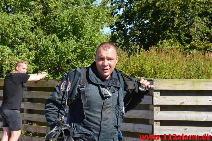 Brand i Sommerhus. Høllvej  Høll. 09/08-2015. kl. 15:44.