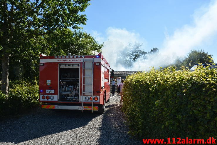 Brand i Sommerhus. Høllvej  Høll. 09/08-2015. kl. 15:44.