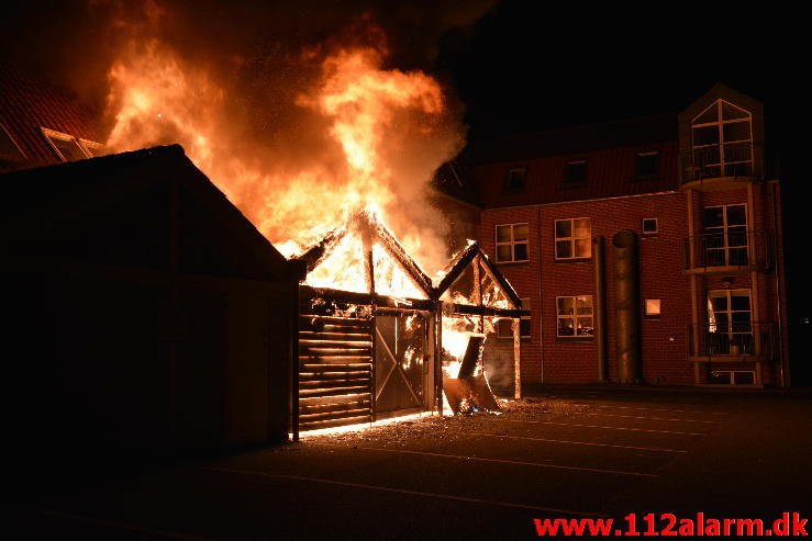 Brand i Etageejendom . Vissingsgade 15 i Vejle. 09/08-2015. Kl. 23:24.