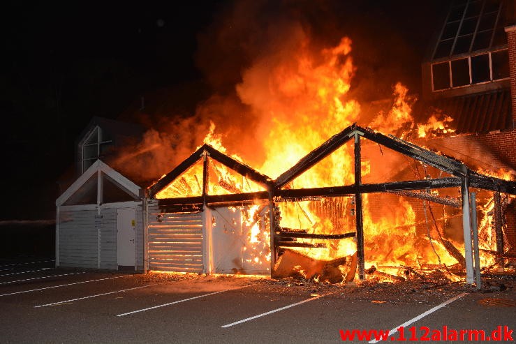 Brand i Etageejendom . Vissingsgade 15 i Vejle. 09/08-2015. Kl. 23:24.