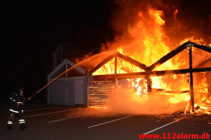 Brand i Etageejendom . Vissingsgade 15 i Vejle. 09/08-2015. Kl. 23:24.