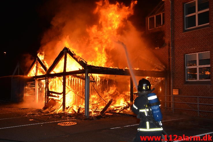 Brand i Etageejendom . Vissingsgade 15 i Vejle. 09/08-2015. Kl. 23:24.