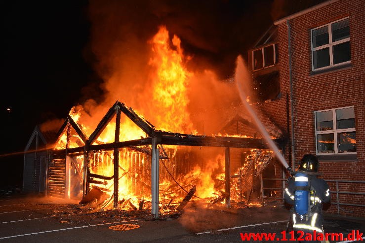 Brand i Etageejendom . Vissingsgade 15 i Vejle. 09/08-2015. Kl. 23:24.