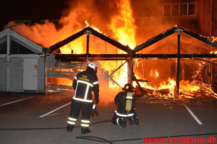 Brand i Etageejendom . Vissingsgade 15 i Vejle. 09/08-2015. Kl. 23:24.