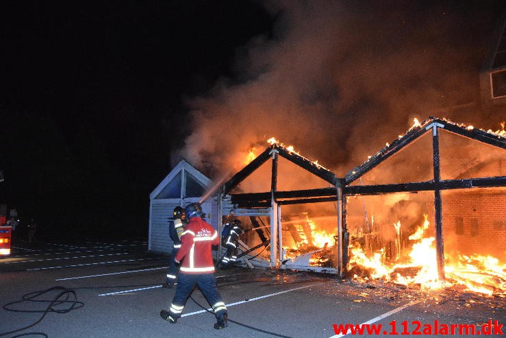 Brand i Etageejendom . Vissingsgade 15 i Vejle. 09/08-2015. Kl. 23:24.