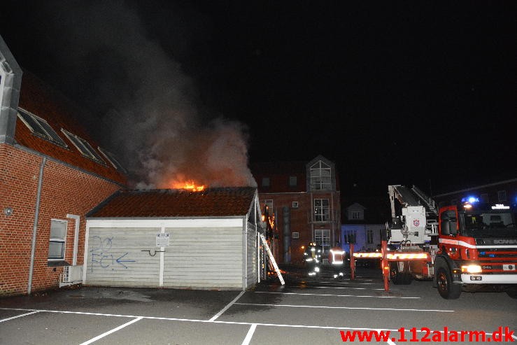 Brand i Etageejendom . Vissingsgade 15 i Vejle. 09/08-2015. Kl. 23:24.