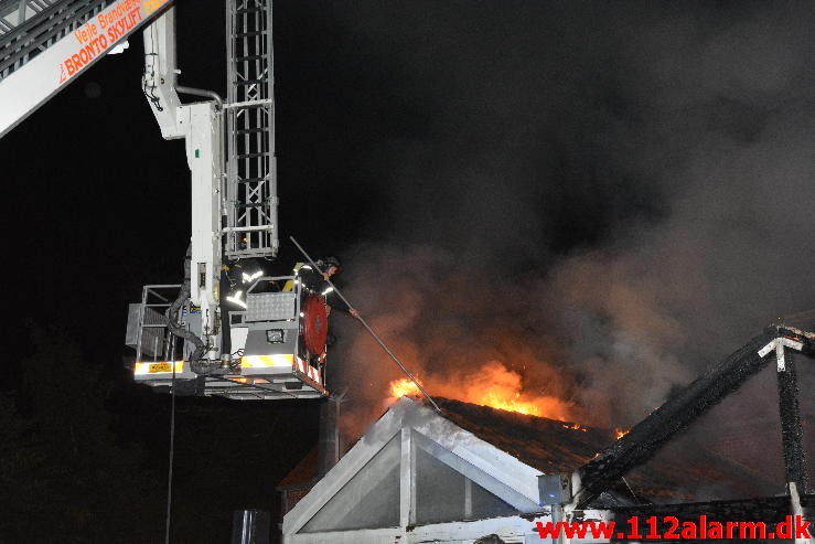 Brand i Etageejendom . Vissingsgade 15 i Vejle. 09/08-2015. Kl. 23:24.