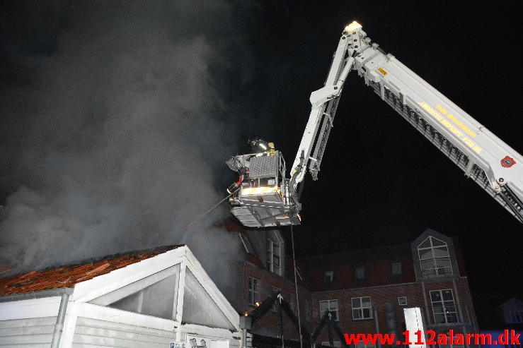 Brand i Etageejendom . Vissingsgade 15 i Vejle. 09/08-2015. Kl. 23:24.