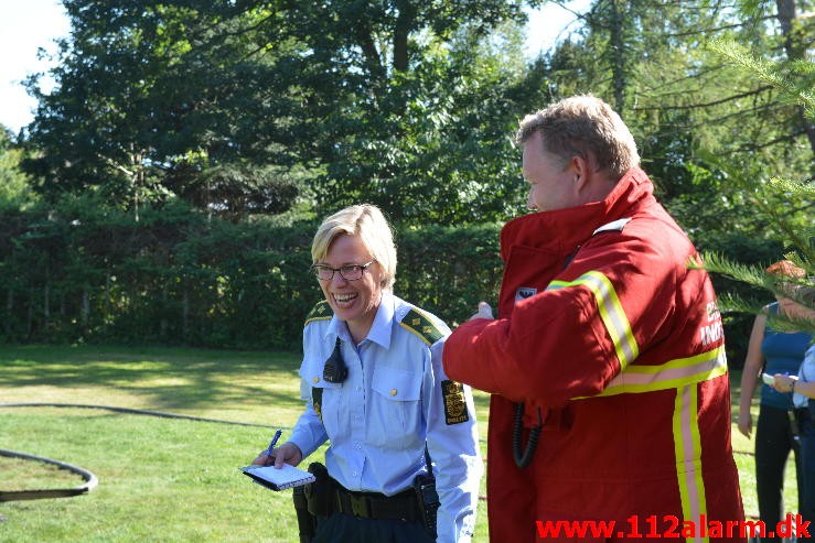 Brand i Sommerhus. Høllvej  Høll. 09/08-2015. kl. 15:44.