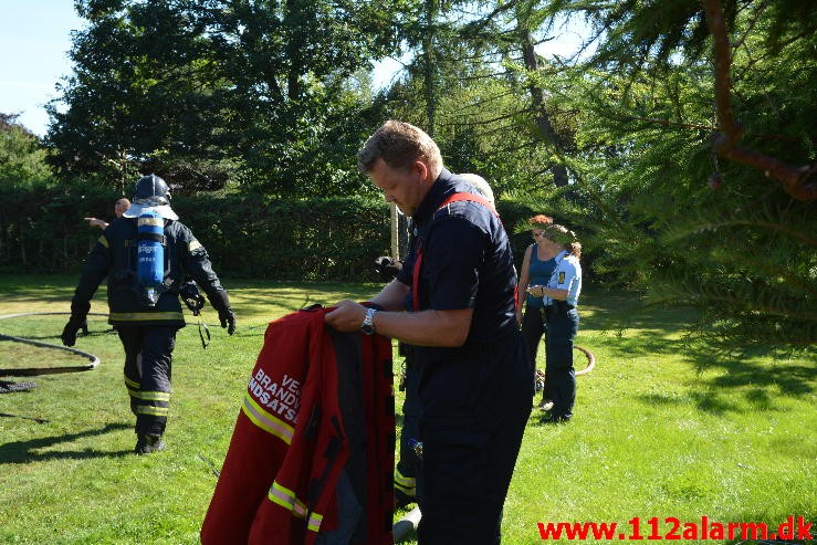 Brand i Sommerhus. Høllvej  Høll. 09/08-2015. kl. 15:44.