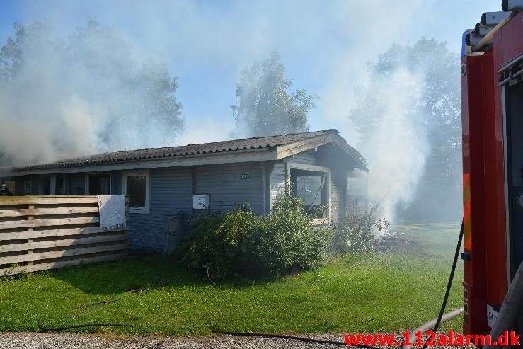 Brand i Sommerhus. Høllvej  Høll. 09/08-2015. kl. 15:44.