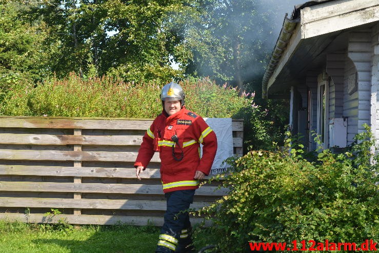 Brand i Sommerhus. Høllvej  Høll. 09/08-2015. kl. 15:44.