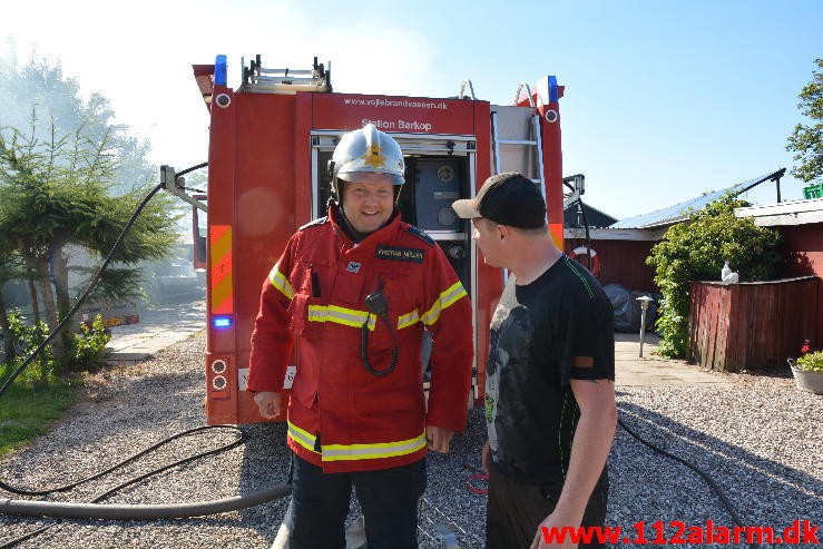 Brand i Sommerhus. Høllvej  Høll. 09/08-2015. kl. 15:44.