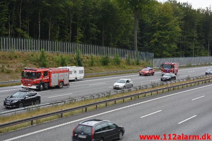 Bilbrand. Motorvejen E45 lige efter broen. 10/08-2015. KL. 12:29.