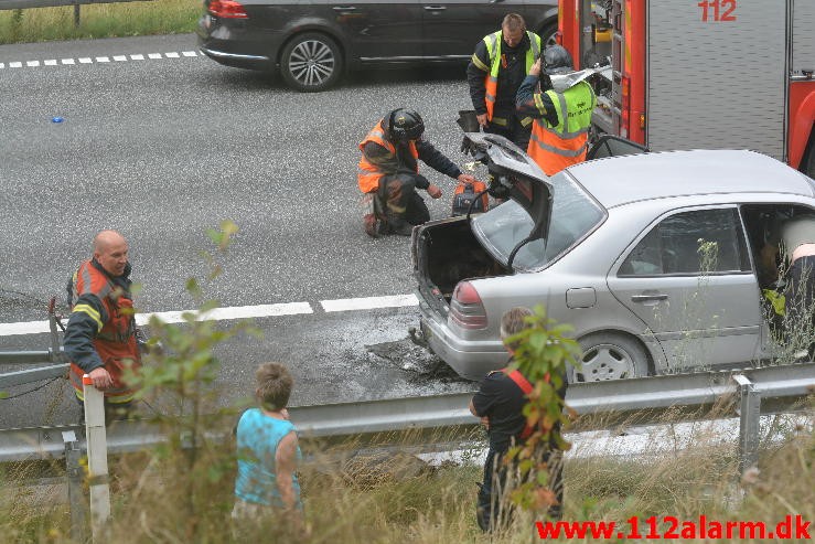 Bilbrand. Motorvejen E45 lige efter broen. 10/08-2015. KL. 12:29.