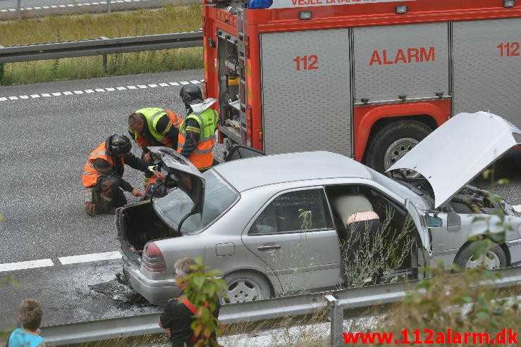 Bilbrand. Motorvejen E45 lige efter broen. 10/08-2015. KL. 12:29.