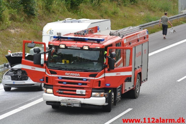 Bilbrand. Motorvejen E45 lige efter broen. 10/08-2015. KL. 12:29.