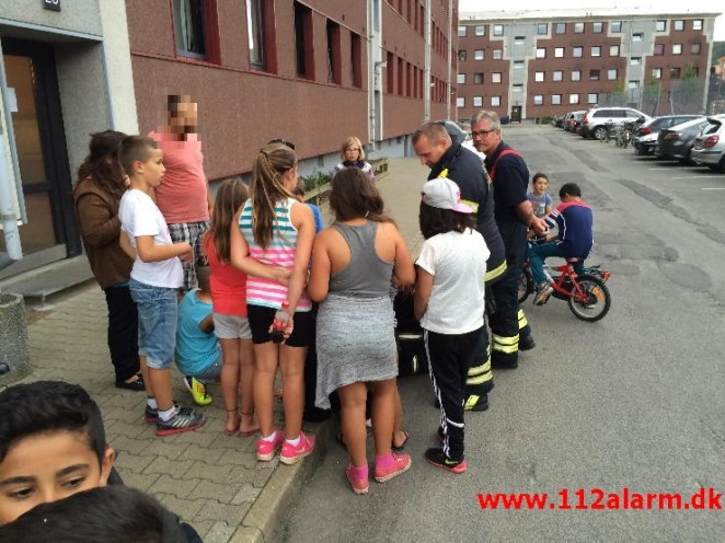 Lille dreng fik benet i klemme i cykel. Skolegade i Vejle. 16/08-2015. Kl. 18:37.