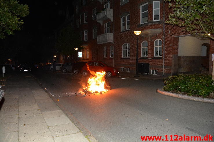 Ild i Container Vedelsgade i Vejle. 19/08-2015. Kl. 00:43.