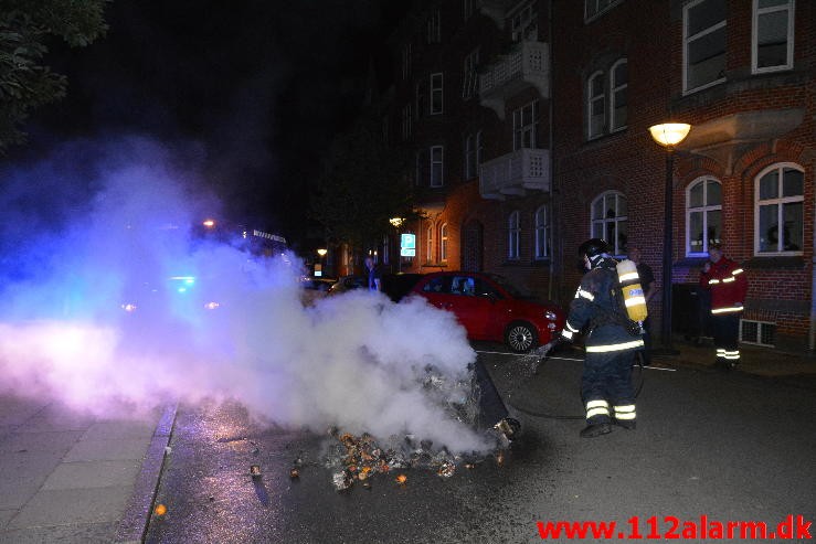 Ild i Container Vedelsgade i Vejle. 19/08-2015. Kl. 00:43.