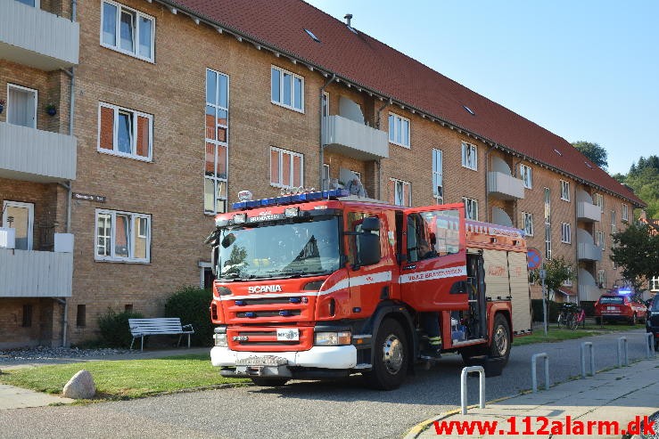 Brand i Etageejendom. Kjærsgaarden 14 i Vejle. 20/08-2015. Kl. 17:08.