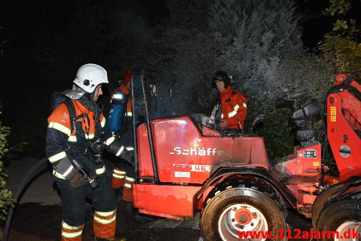 Brand i Landbrugsredskab. Hvesager i Jelling. 21/08-2015. Kl. 00:02.