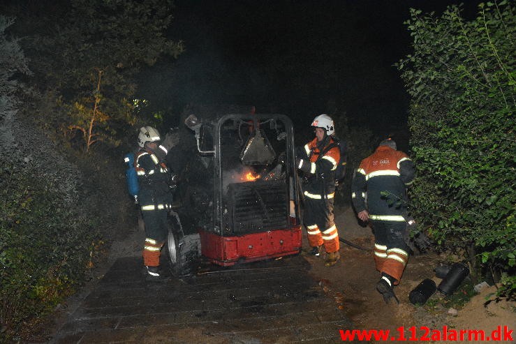 Brand i Landbrugsredskab. Hvesager i Jelling. 21/08-2015. Kl. 00:02.