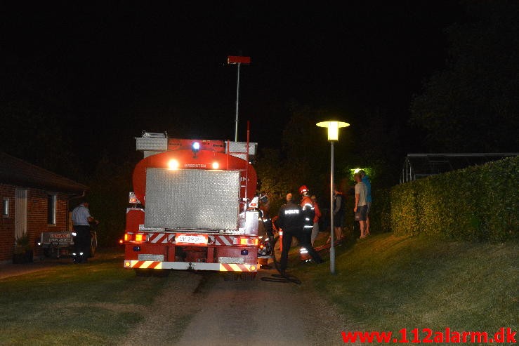 Brand i Landbrugsredskab. Hvesager i Jelling. 21/08-2015. Kl. 00:02.