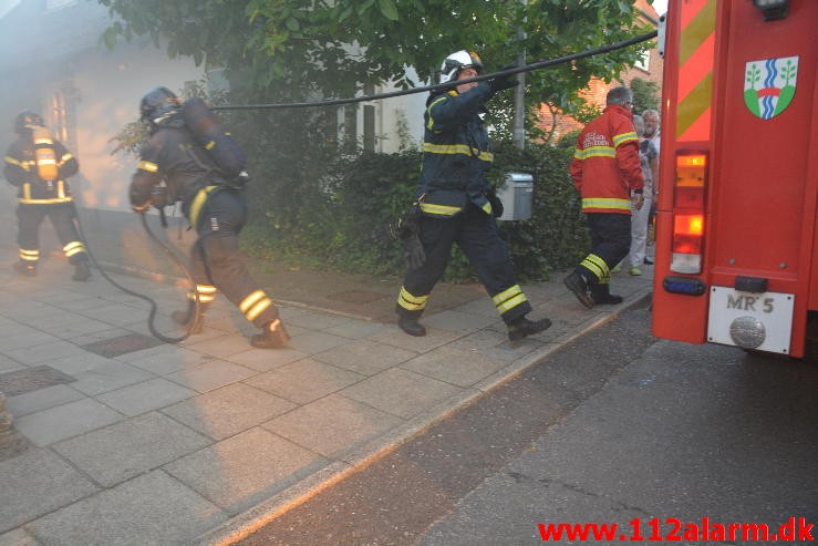 Brand i Villa. Grønnegade i Jelling. 24/08-2015. Kl. 19:47.