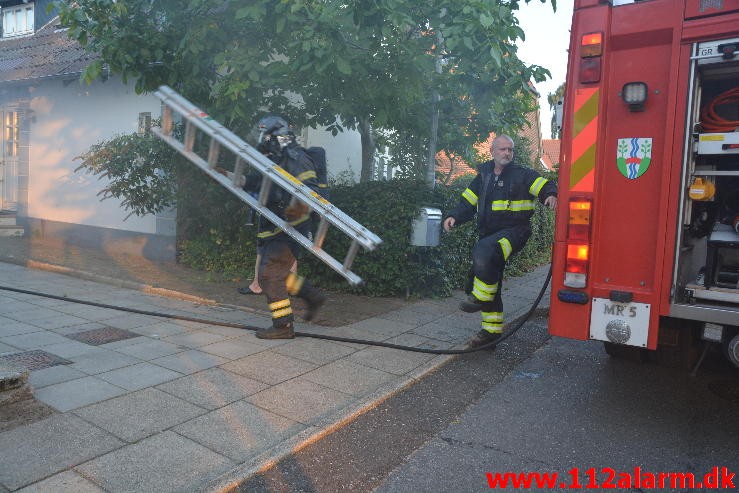 Brand i Villa. Grønnegade i Jelling. 24/08-2015. Kl. 19:47.