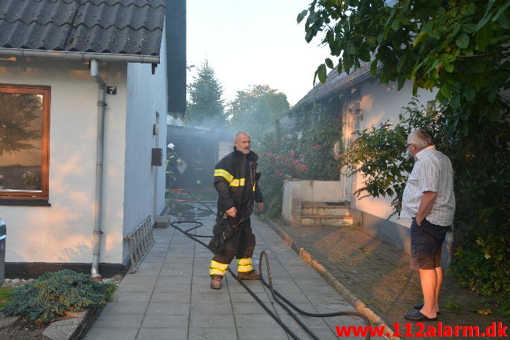 Brand i Villa. Grønnegade i Jelling. 24/08-2015. Kl. 19:47.