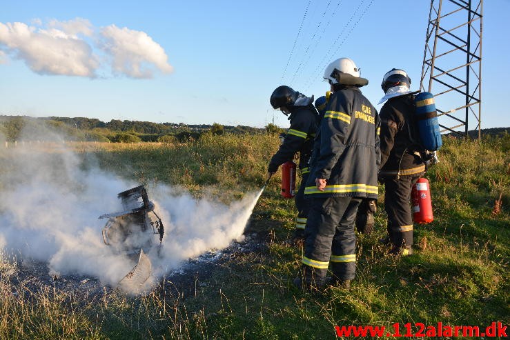 Ild i El-Skab. Bredstenvej ved Vejle. 28/08-2015. Kl. 19:22.