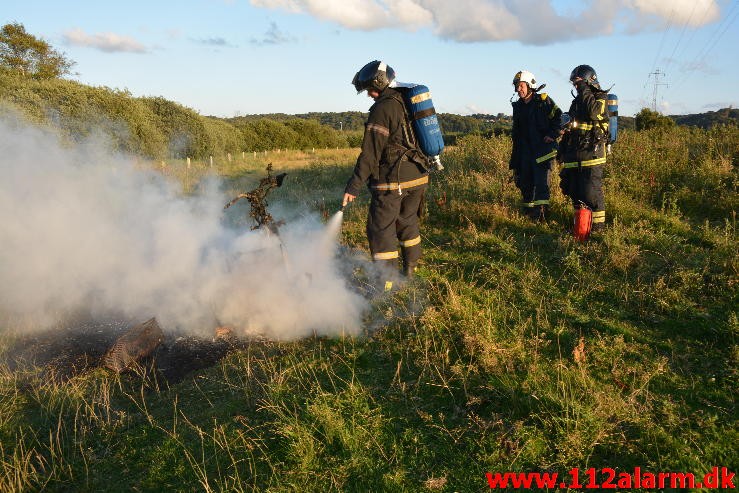 Ild i El-Skab. Bredstenvej ved Vejle. 28/08-2015. Kl. 19:22.