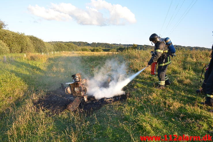 Ild i El-Skab. Bredstenvej ved Vejle. 28/08-2015. Kl. 19:22.