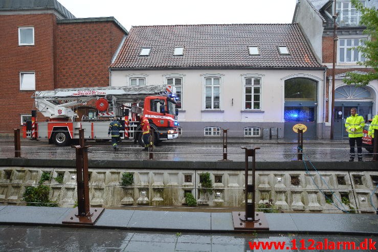 Redning Drukneulykke Søer. Dæmningen i Vejle. 05/09-2015 Kl. 08:13.