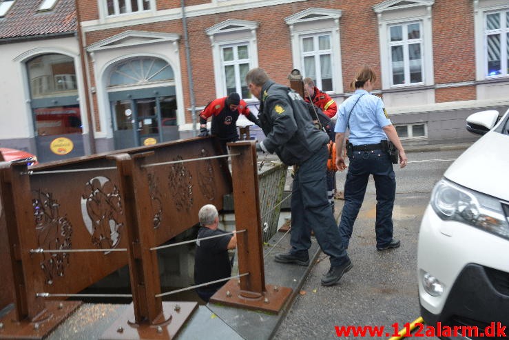 Redning Drukneulykke Søer. Dæmningen i Vejle. 05/09-2015 Kl. 08:13.