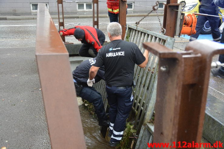 Redning Drukneulykke Søer. Dæmningen i Vejle. 05/09-2015 Kl. 08:13.