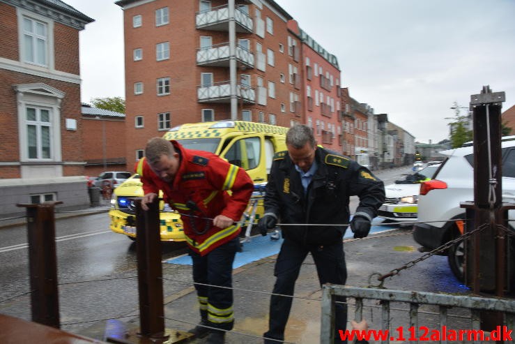 Redning Drukneulykke Søer. Dæmningen i Vejle. 05/09-2015 Kl. 08:13.