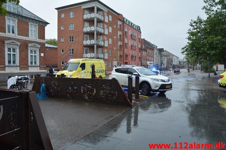 Redning Drukneulykke Søer. Dæmningen i Vejle. 05/09-2015 Kl. 08:13.