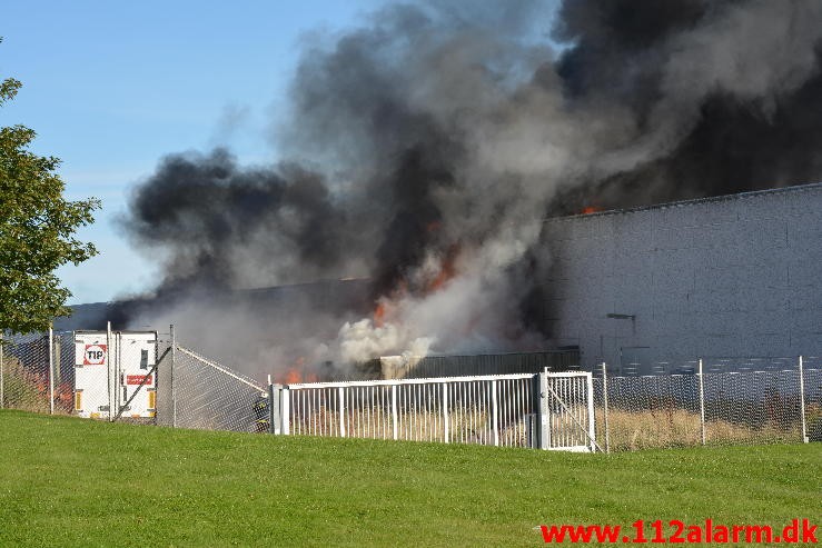 Brand i industri i Vinding i Vejle. 08/09-2015. Kl. 16:47.