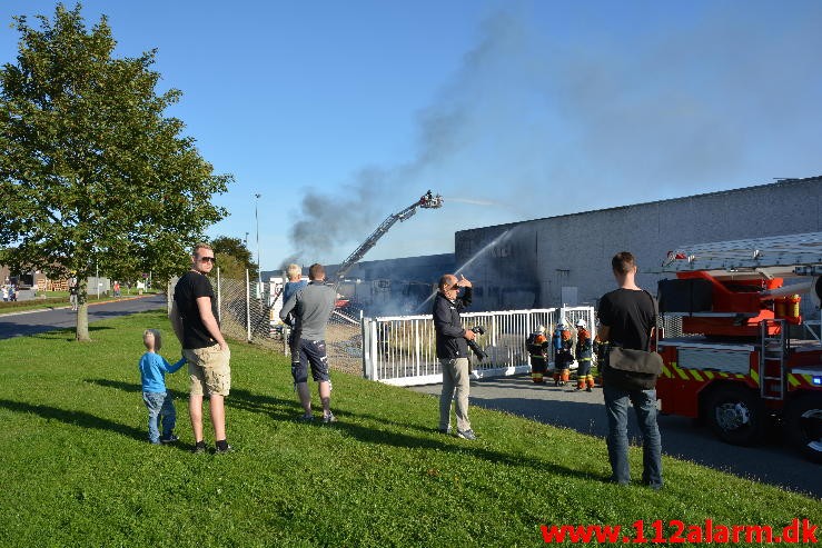 Brand i industri i Vinding i Vejle. 08/09-2015. Kl. 16:47.