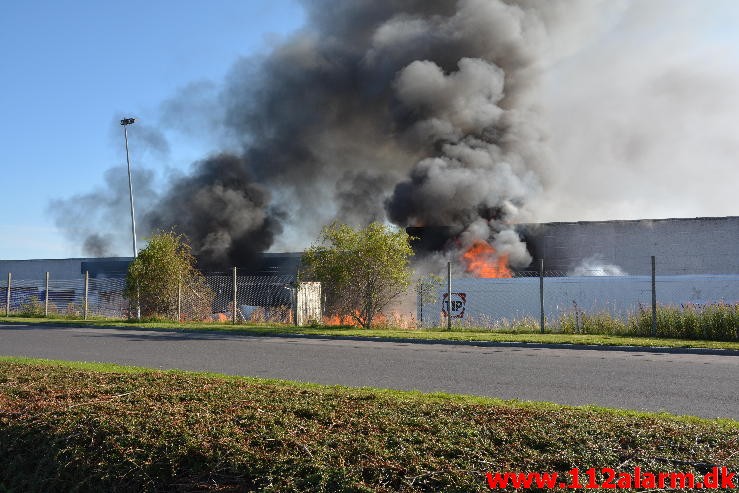 Brand i industri i Vinding i Vejle. 08/09-2015. Kl. 16:47.