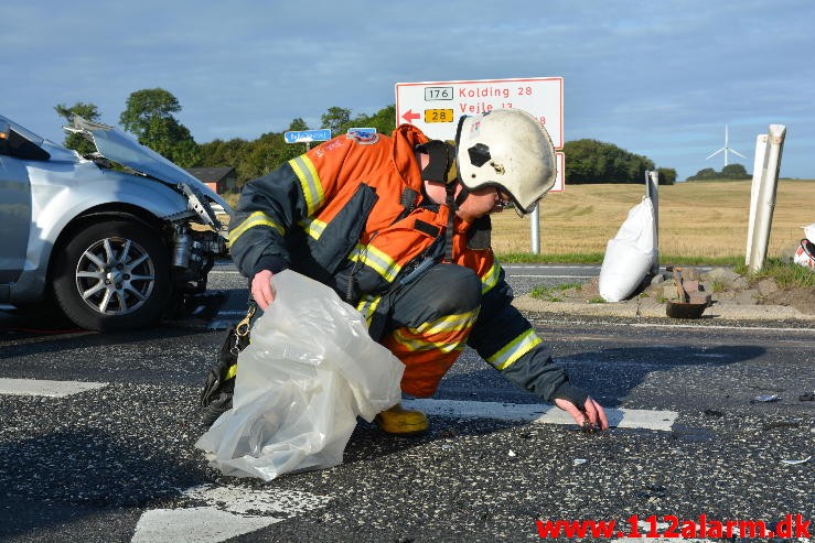 FUH med fastklemt. Ballevej i krydset ved Ballefriskole. 19/09-2015. Kl. 08:52.